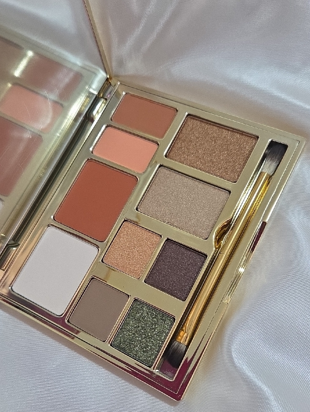 Face Kit Drama Queen Neutral & Warm Eyeshadow Palette in Bronze and Peach